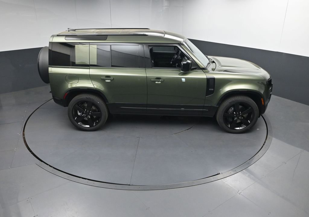 New 2026 Land Rover Defender 110 X-Dynamic SE AWD/4WD image 35