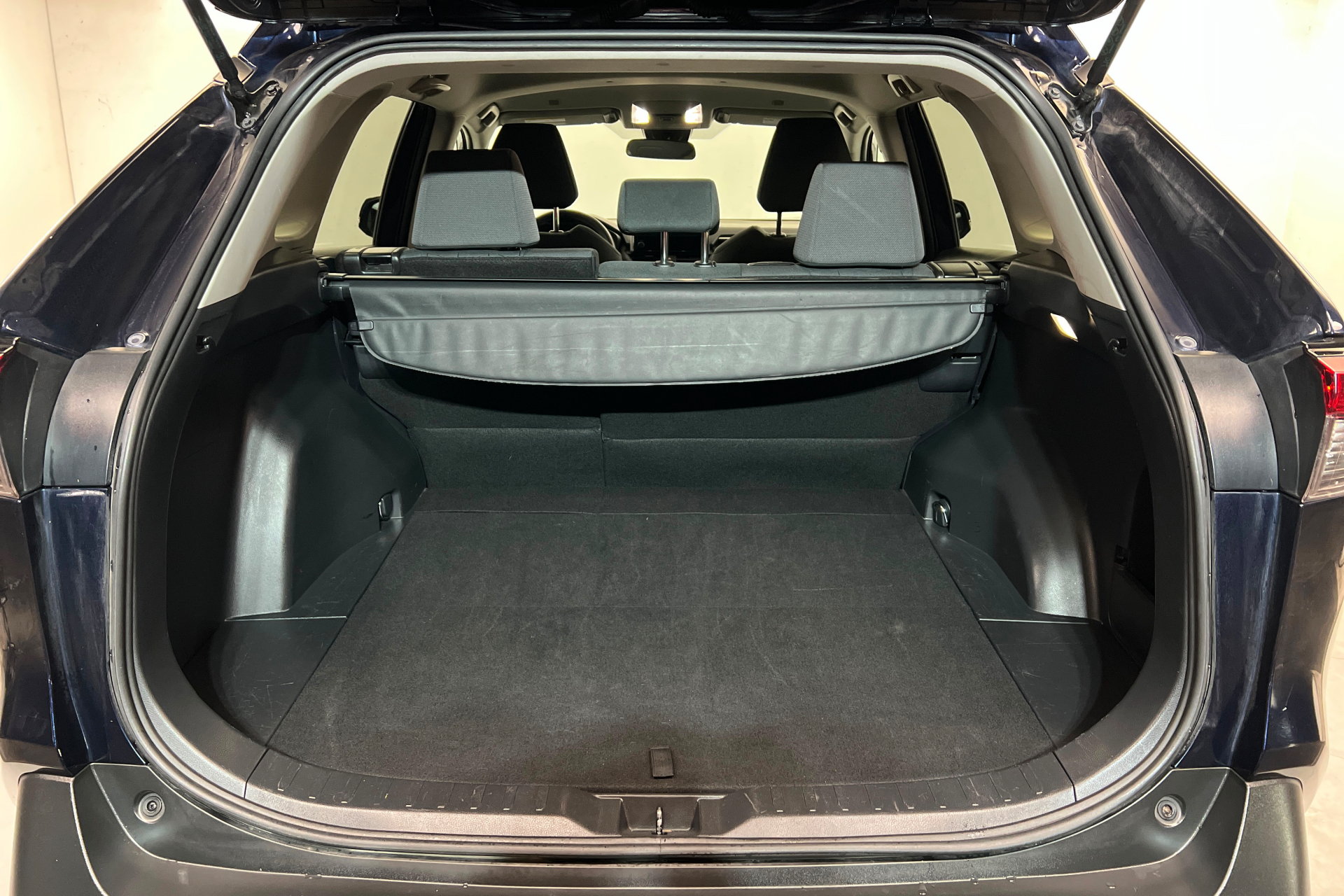 Used 2025 Toyota RAV4 XLE FWD image 23