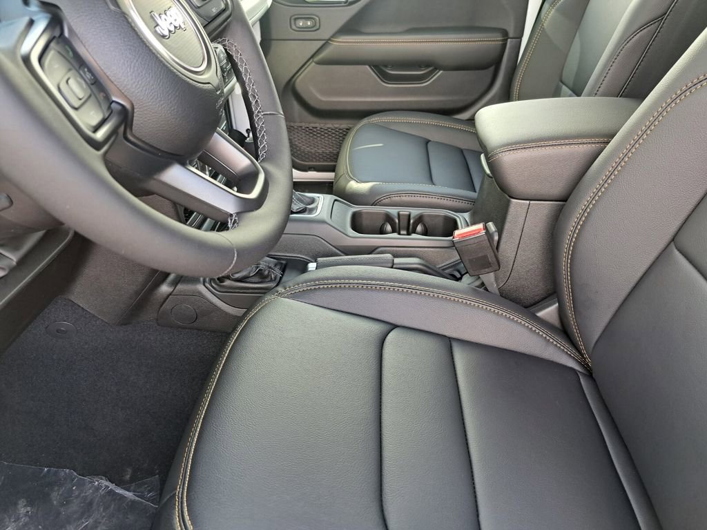 New 2026 Jeep Gladiator Sport AWD/4WD image 17