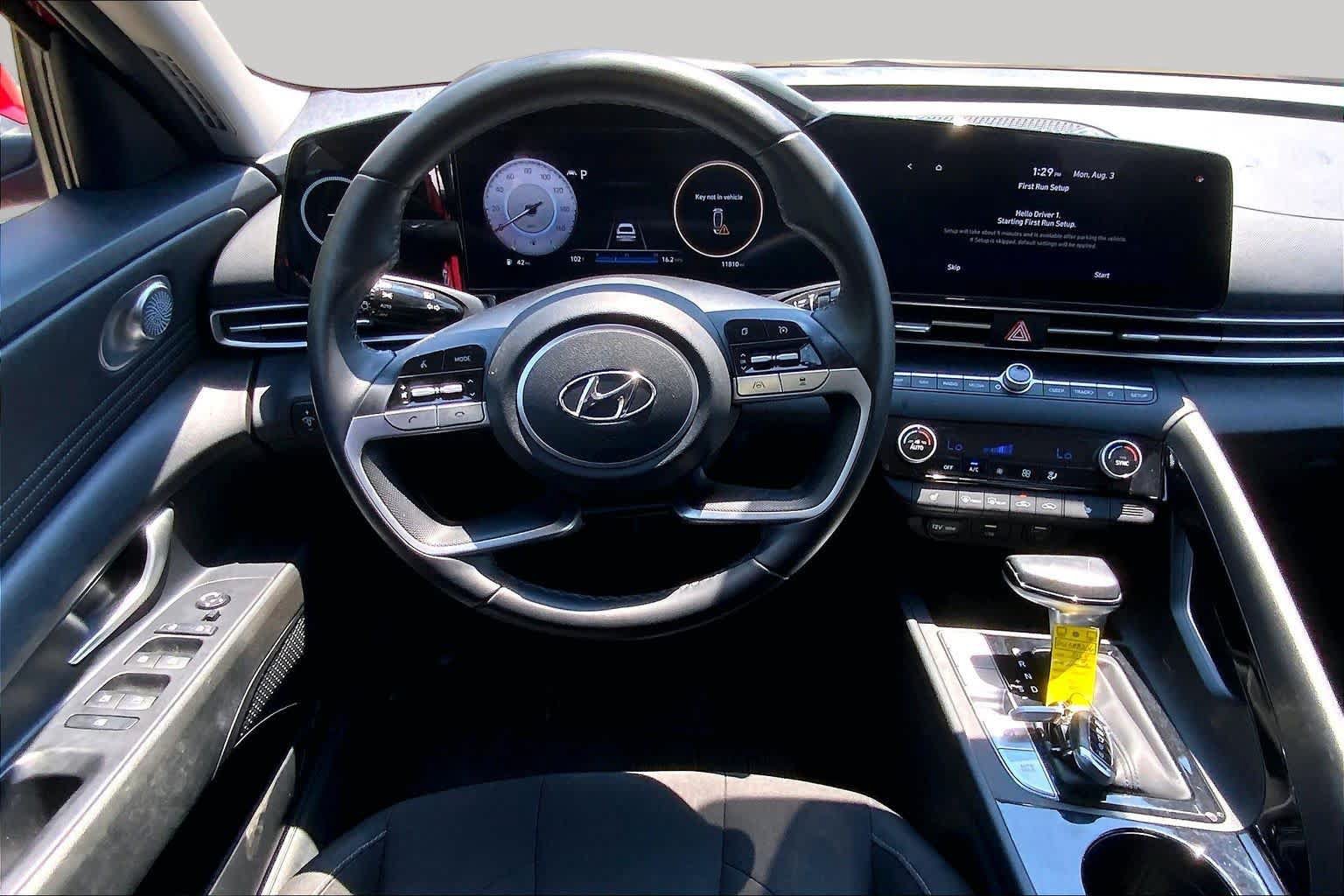 Used 2023 Hyundai Elantra SEL w/ Convenience Package FWD image 6