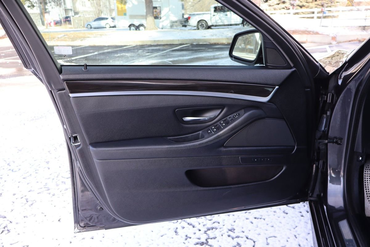 Used 2013 BMW 550i xDrive Sedan image 23