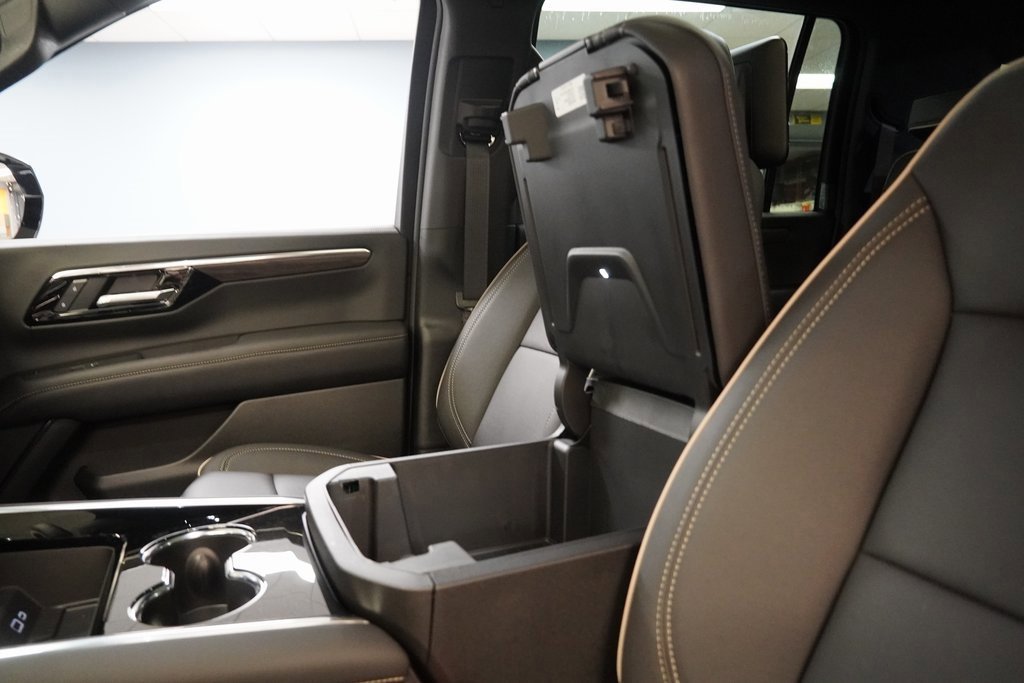 New 2025 Chevrolet Suburban Premier image 9