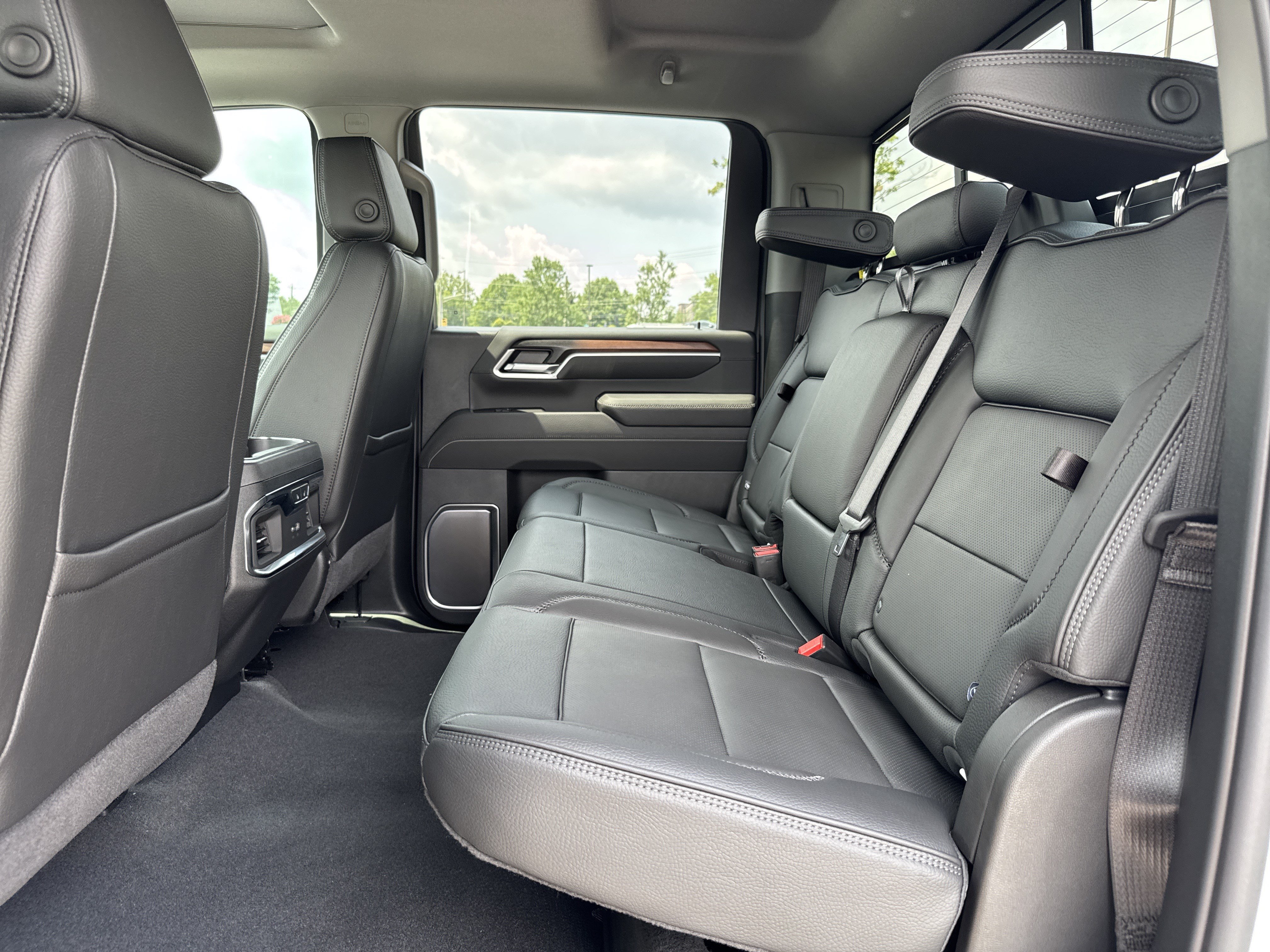 New 2026 GMC Sierra 2500 Denali w/ Denali Reserve Package AWD/4WD image 31