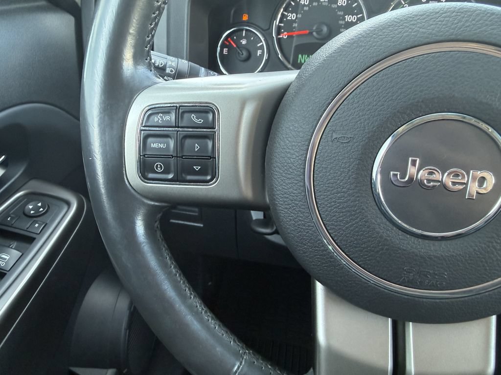 Used 2012 Jeep Liberty Limited Jet w/ Comfort/Convenience Group AWD/4WD image 16