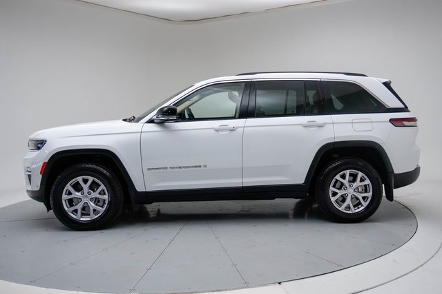 Used 2022 Jeep Grand Cherokee Limited w/ Luxury Tech Group II image 2