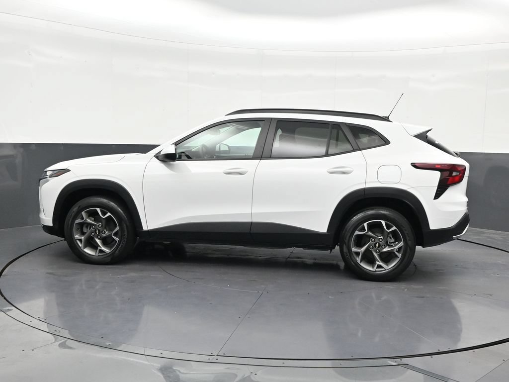 Used 2024 Chevrolet Trax LT FWD image 2