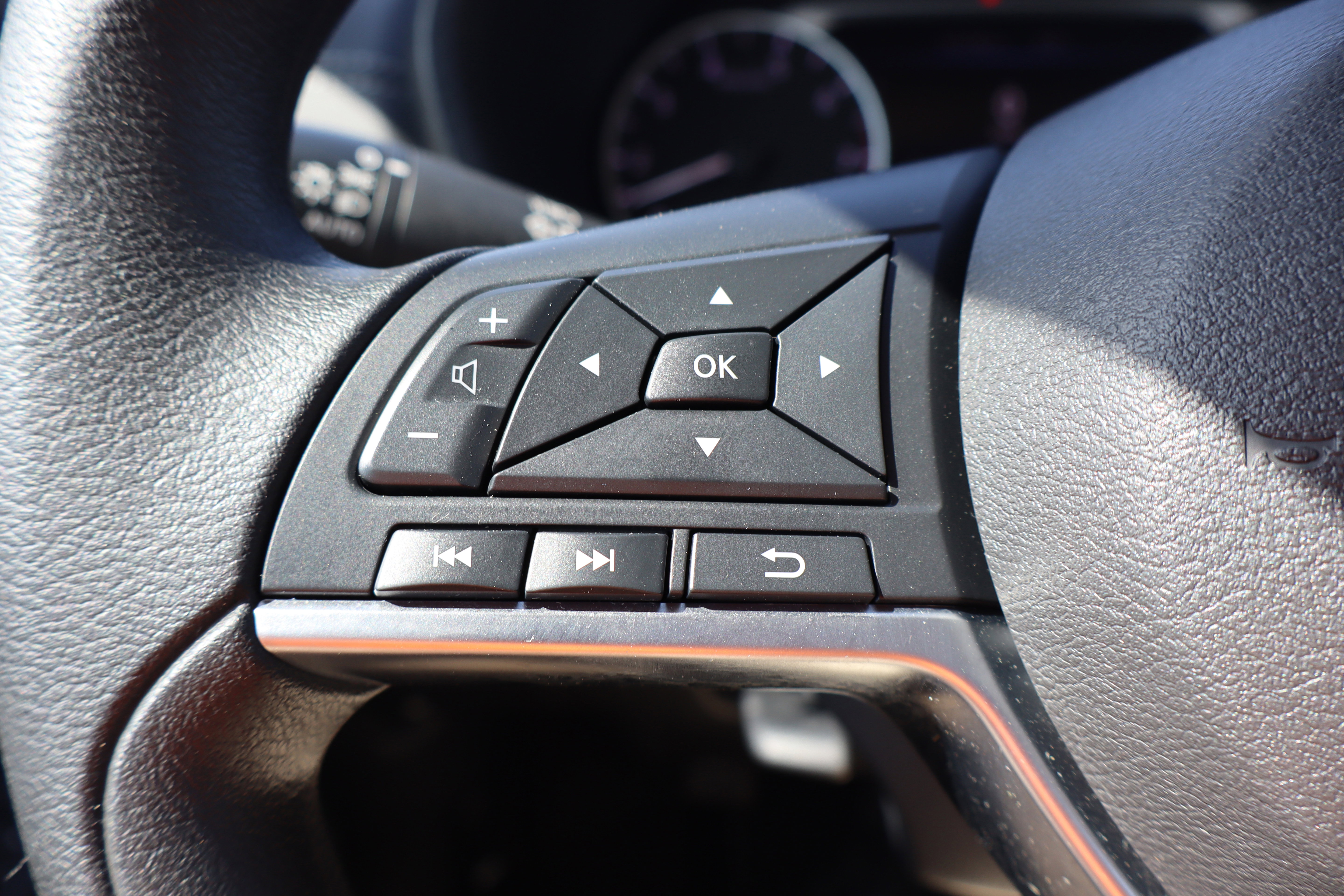 Used 2024 Nissan Sentra SV FWD image 15