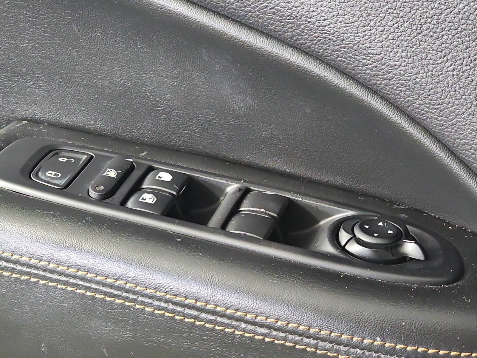 Used 2018 Jeep Compass Limited w/ Navigation Group AWD/4WD image 25