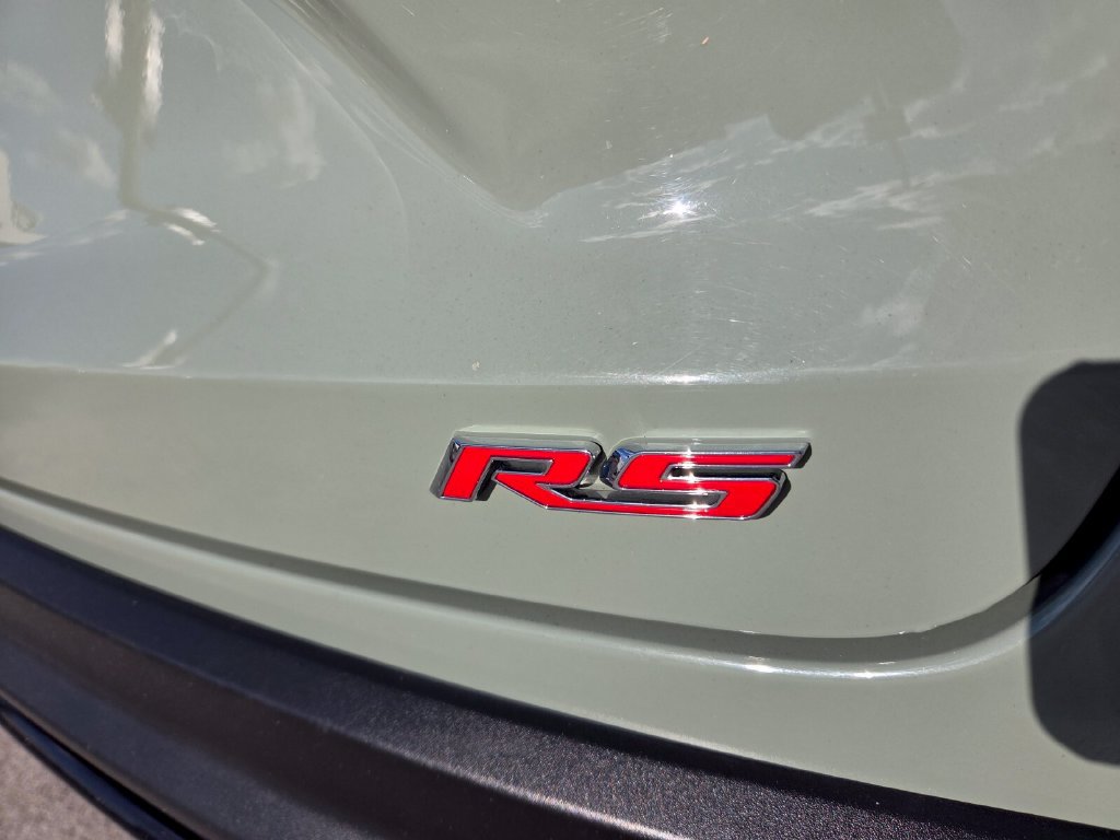 Used 2024 Chevrolet Trax RS w/ Sunroof Package FWD image 14