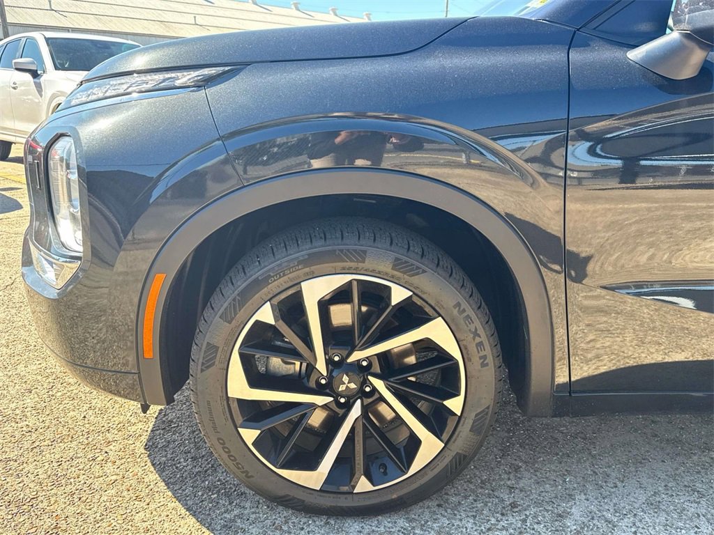 Used 2023 Mitsubishi Outlander SEL Black Edition image 5