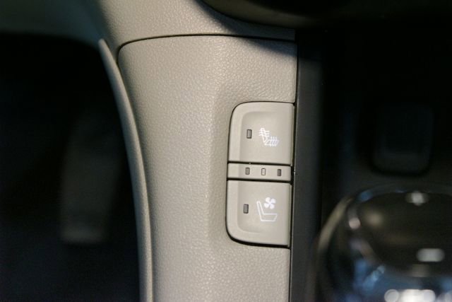 Used 2019 GMC Acadia Denali AWD/4WD image 30