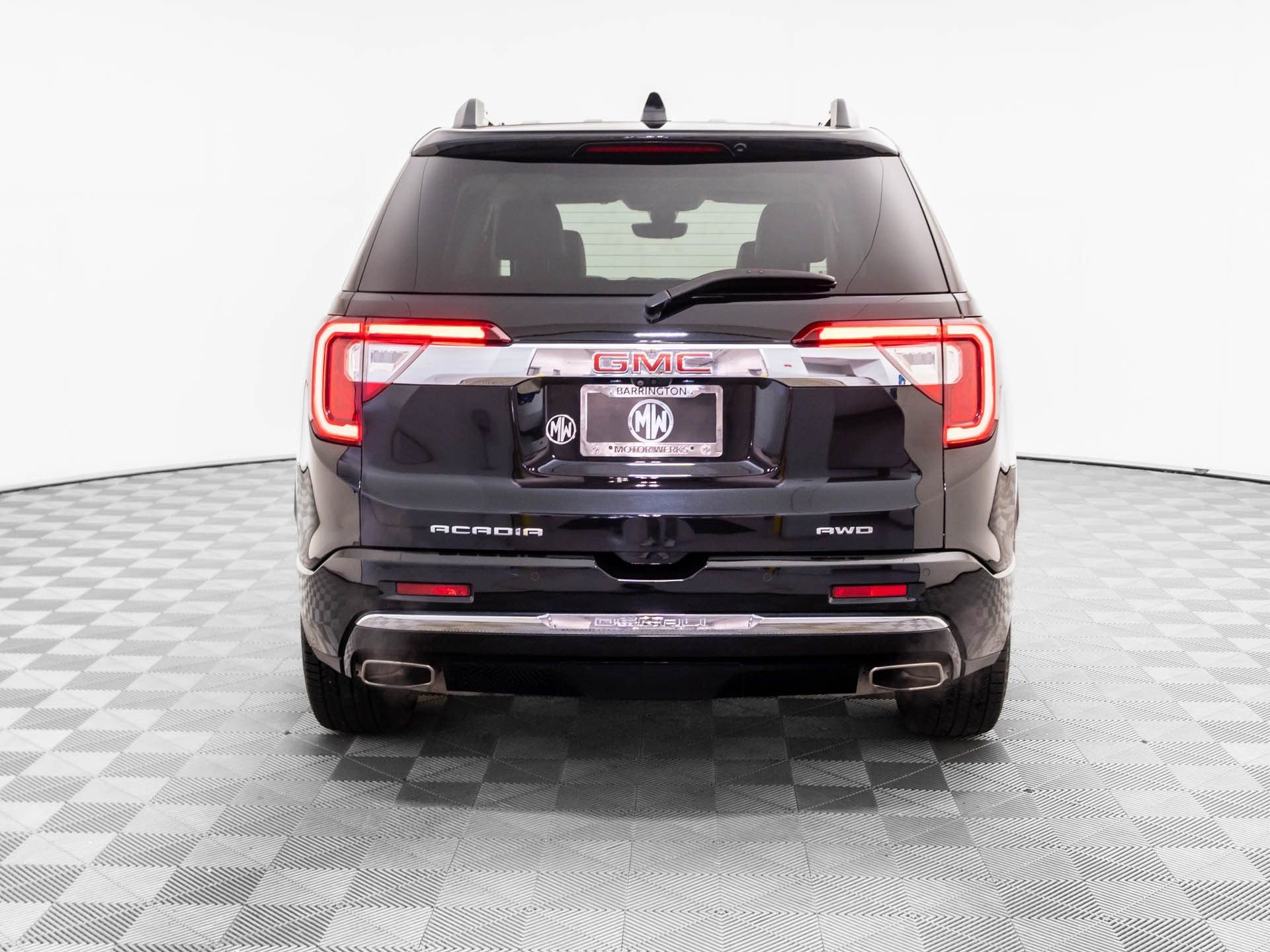 Used 2023 GMC Acadia Denali w/ Black Diamond Edition image 5