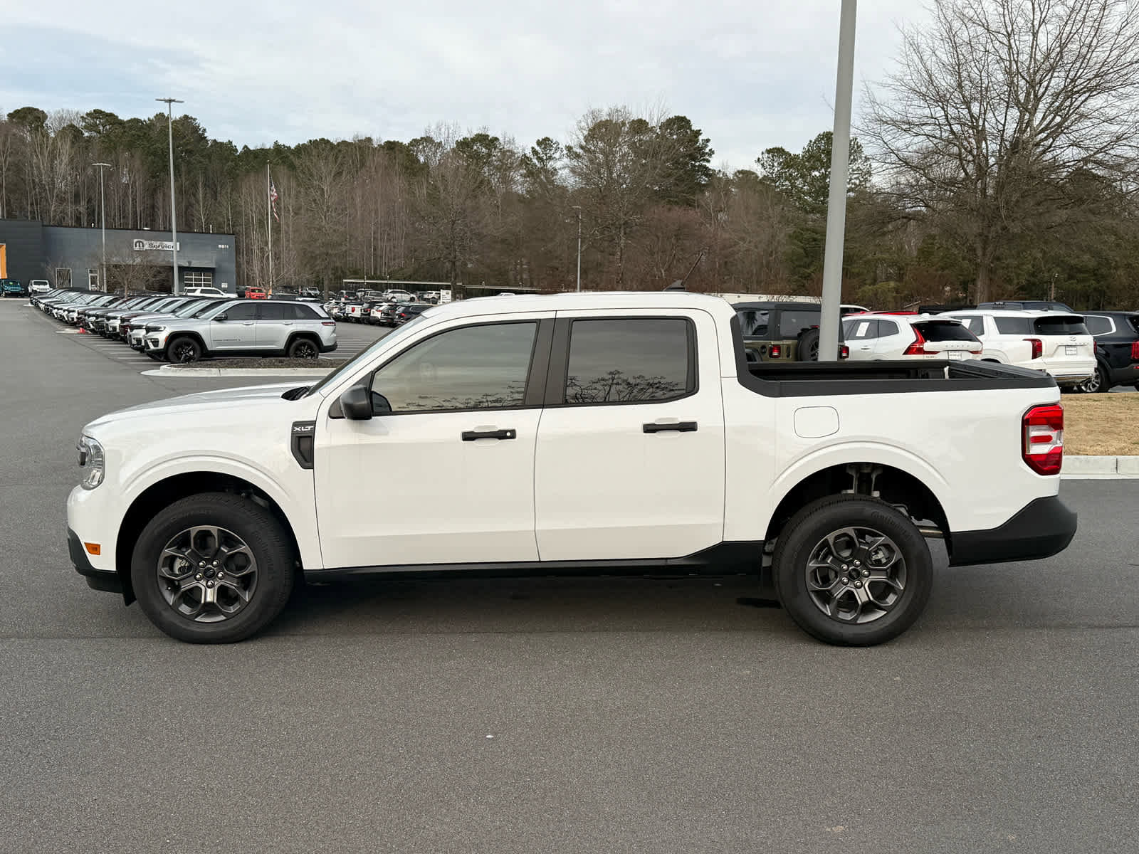 Used 2024 Ford Maverick XLT image 2