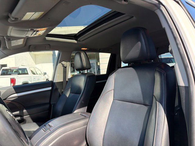 Used 2019 Toyota Highlander XLE FWD image 6