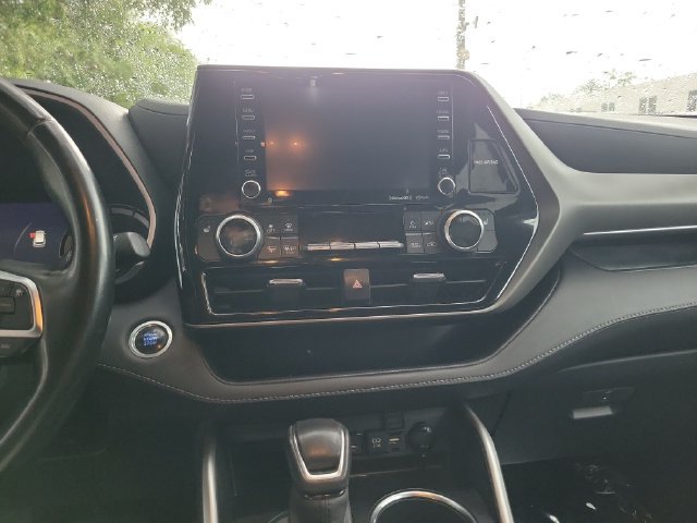 Used 2021 Toyota Highlander XLE FWD image 20