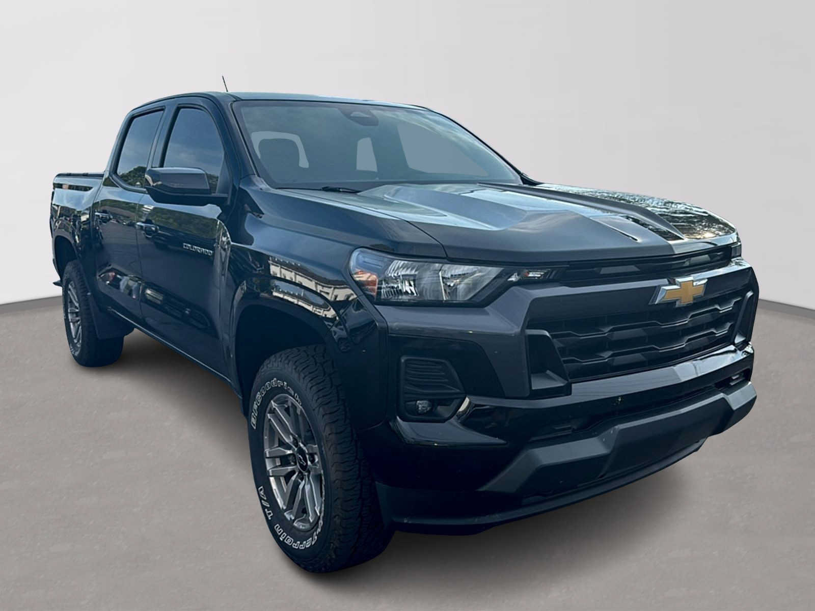 Used 2024 Chevrolet Colorado LT w/ LT Convenience Package II AWD/4WD image 2