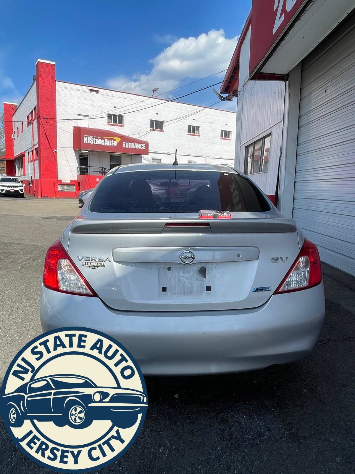 Used 2013 Nissan Versa SV FWD image 9