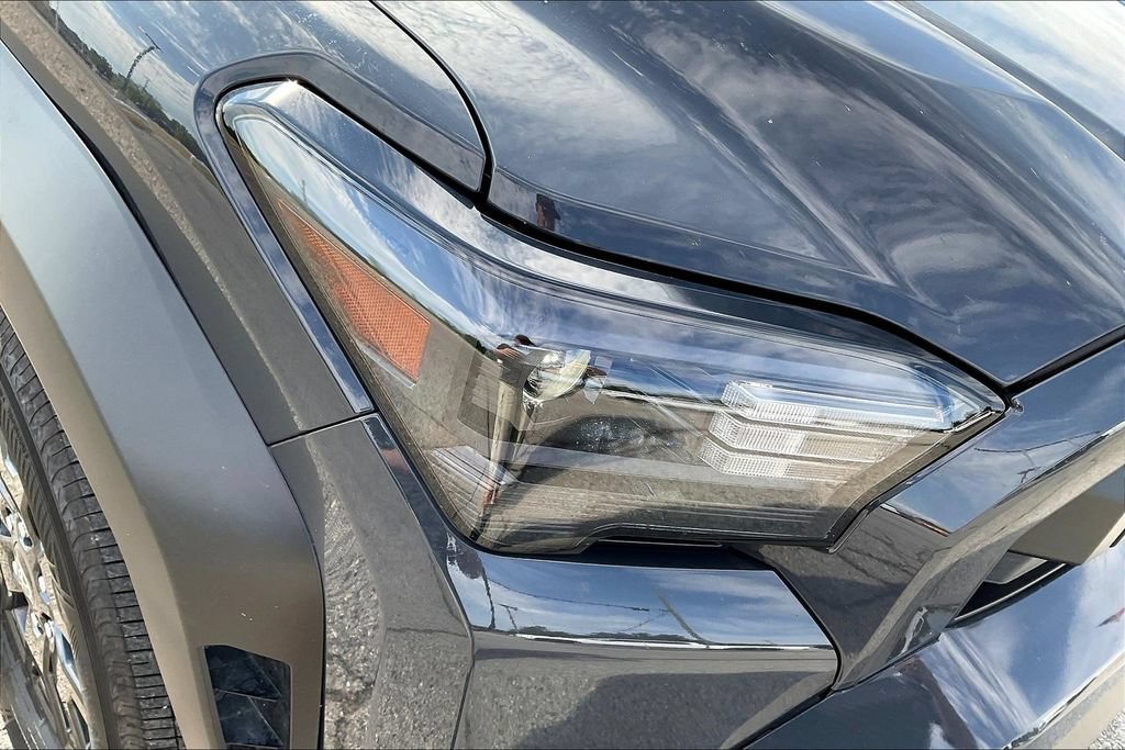 Used 2025 Toyota 4Runner SR5 AWD/4WD image 26