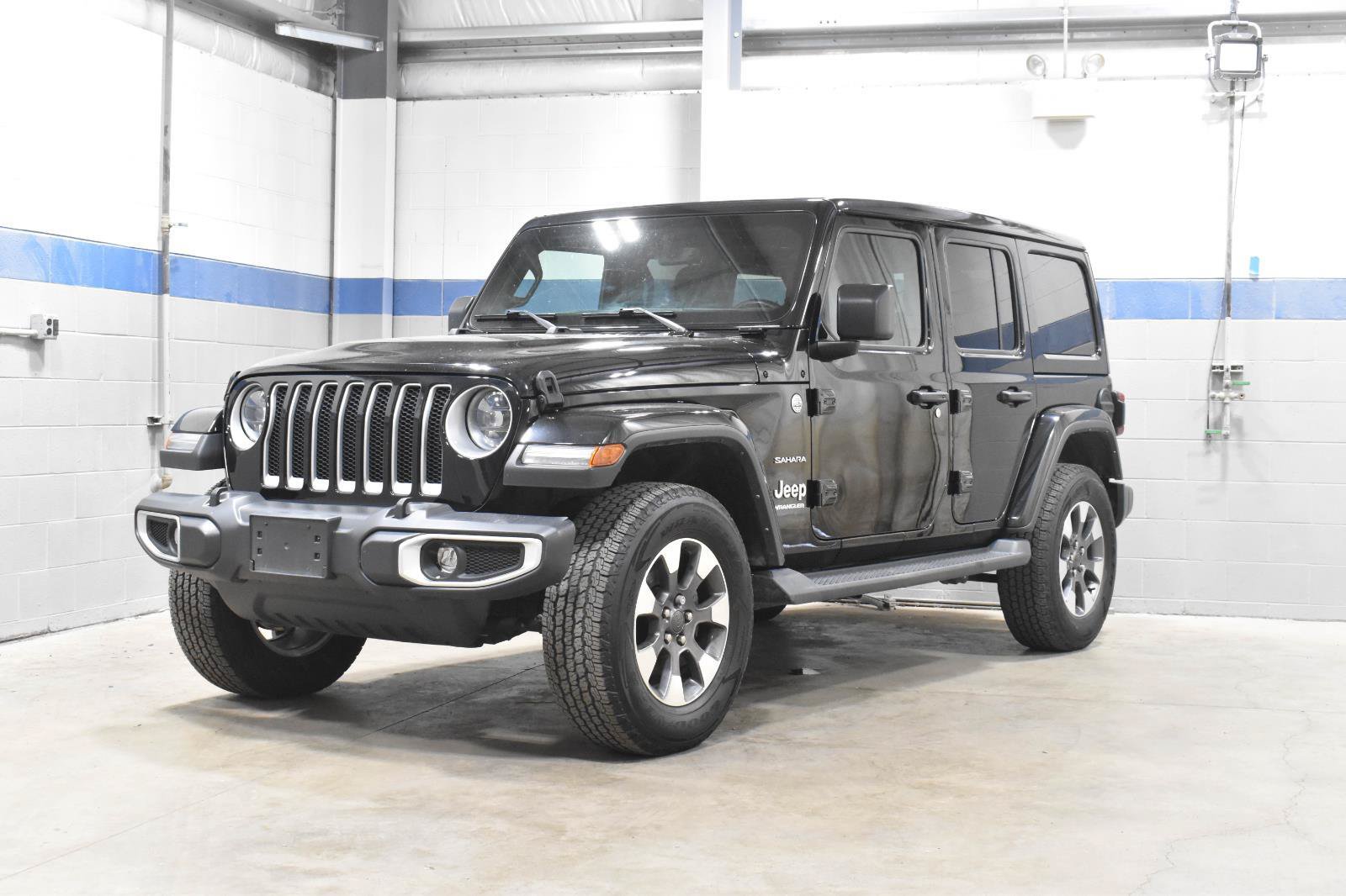 Used 2023 Jeep Wrangler Unlimited Sahara w/ LED Lighting Group AWD/4WD image 2
