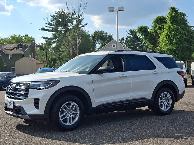 Used 2026 Ford Explorer Active AWD/4WD image 3