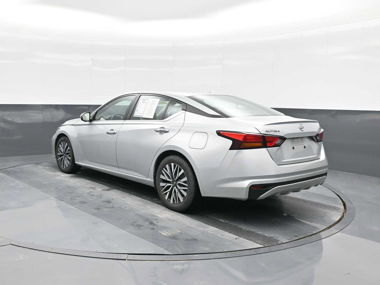 Used 2023 Nissan Altima 2.5 SV image 6