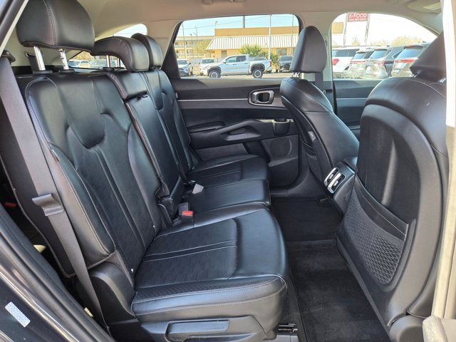 Used 2024 Kia Sorento S image 27