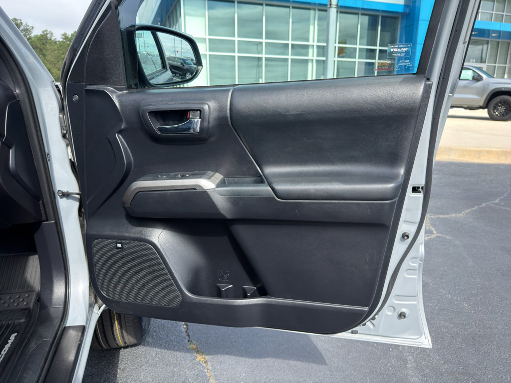 Used 2018 Toyota Tacoma Limited AWD/4WD image 28