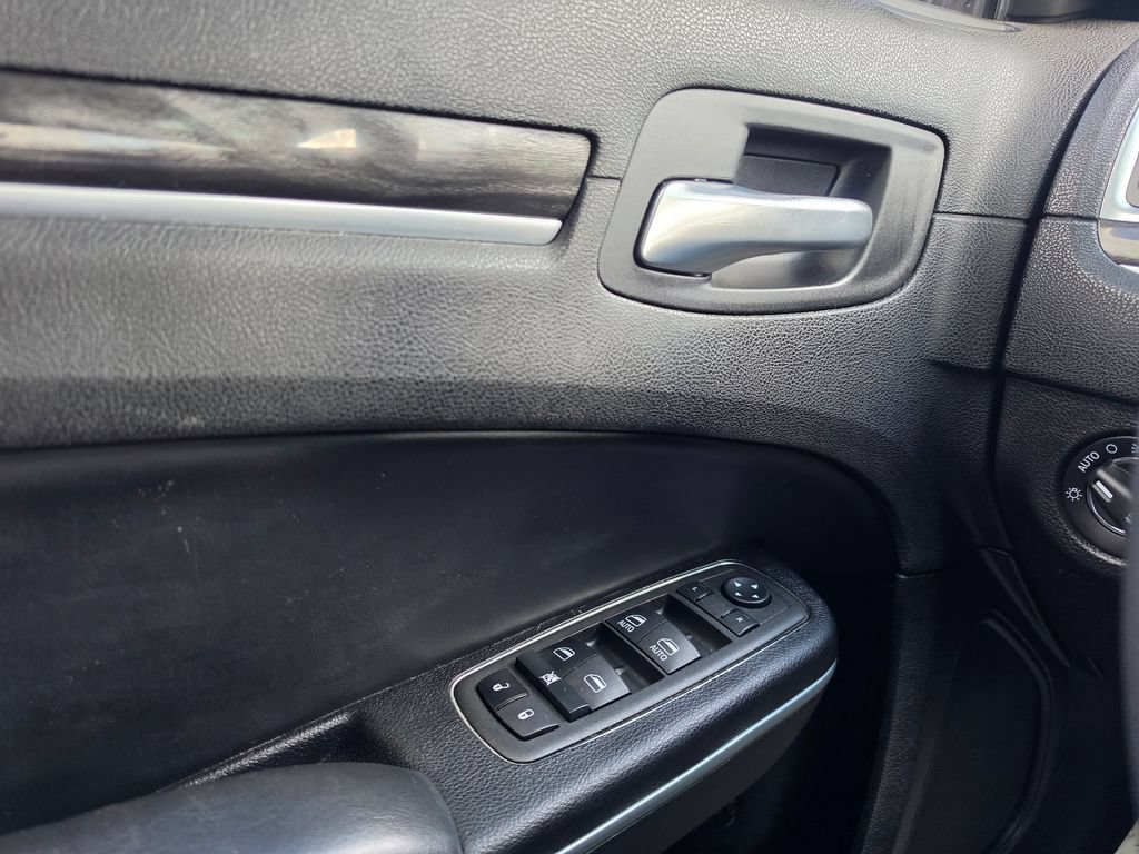 Used 2022 Chrysler 300 Touring L RWD image 19
