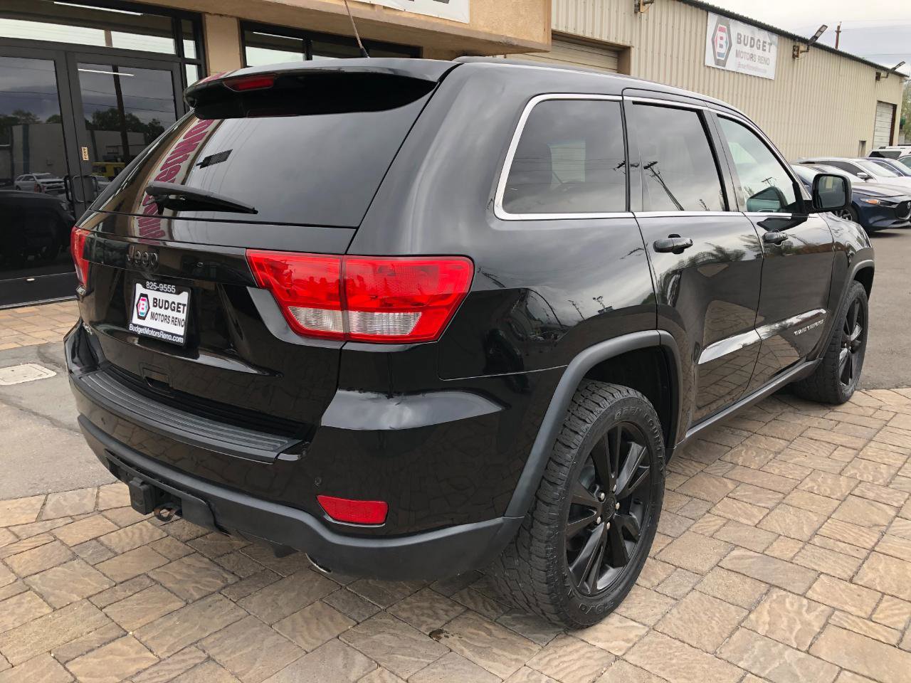 Used 2012 Jeep Grand Cherokee Altitude image 2