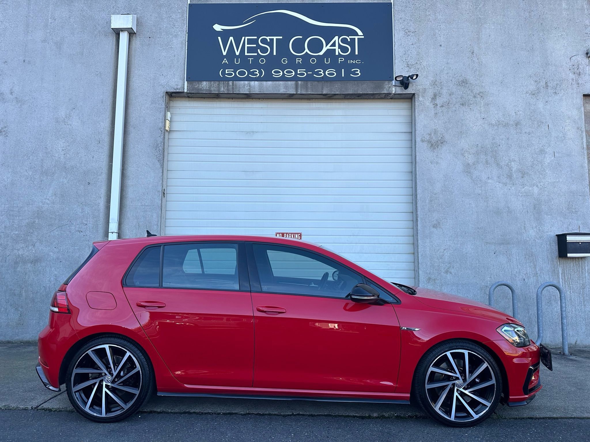 Used 2018 Volkswagen Golf 4-Door image 2