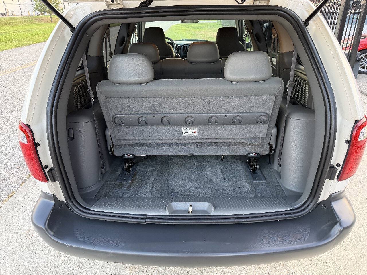 Used 2005 Dodge Caravan SE w/ Popular Equipment Group FWD image 17