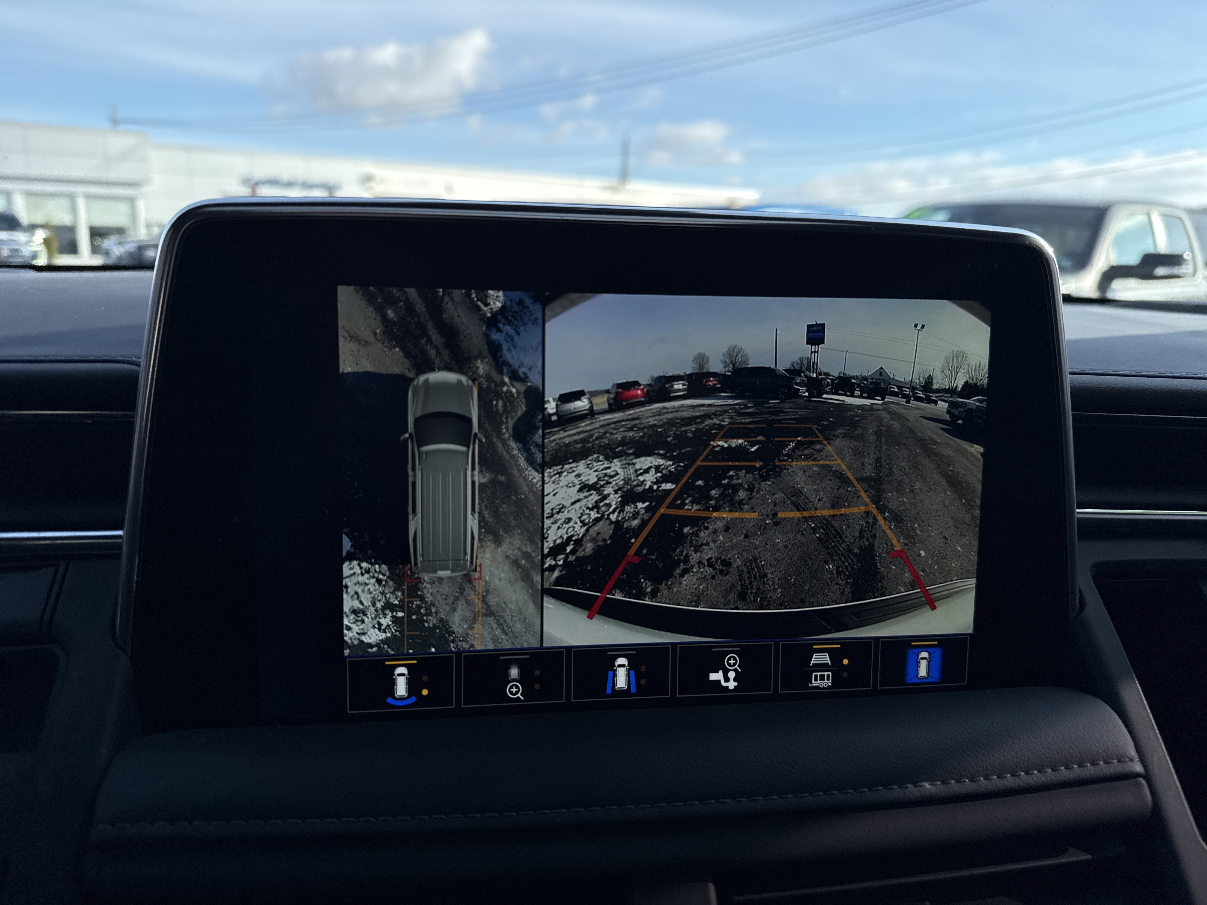 Used 2024 Chevrolet Tahoe Z71 w/ Z71 Off-Road Package image 27