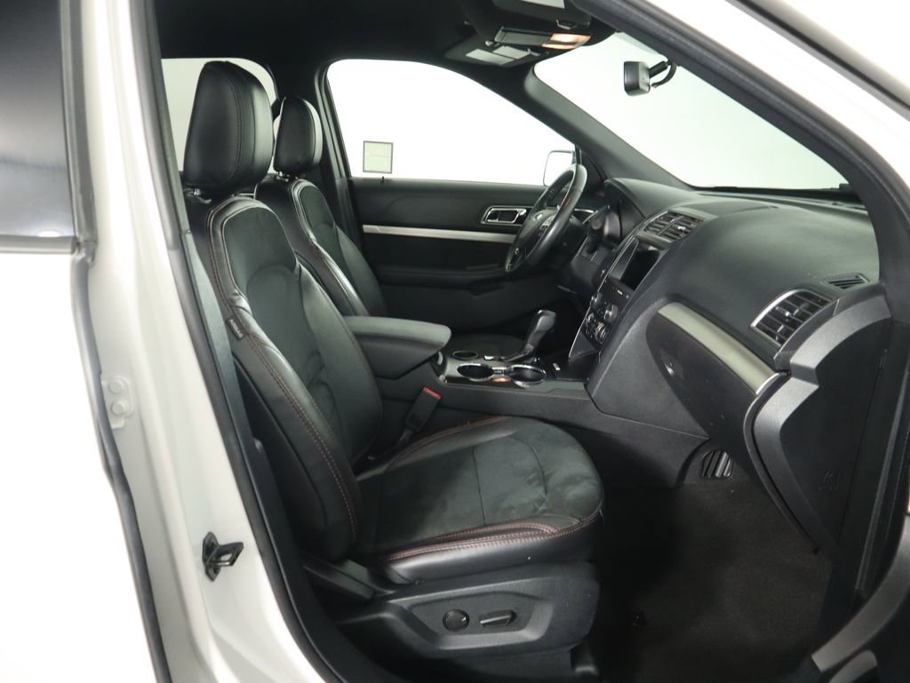Used 2019 Ford Explorer XLT w/ Equipment Group 202A image 20