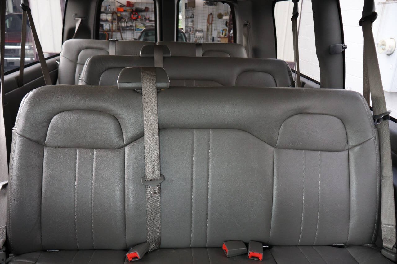 Used 2018 Chevrolet Express 2500 LS w/ Driver Convenience Package RWD image 8