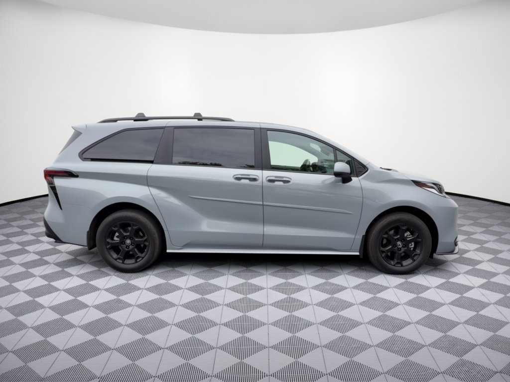 Used 2025 Toyota Sienna XLE Woodland Edition AWD/4WD image 8