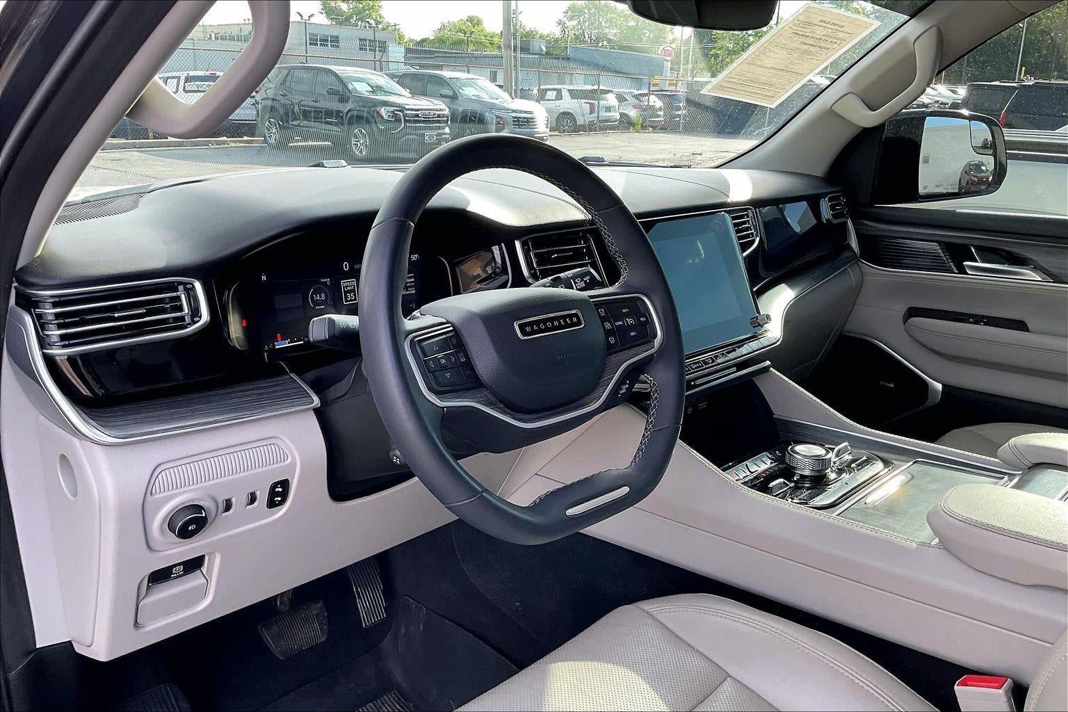 Used 2023 Jeep Wagoneer L Series III w/ Premium Group I AWD/4WD image 14