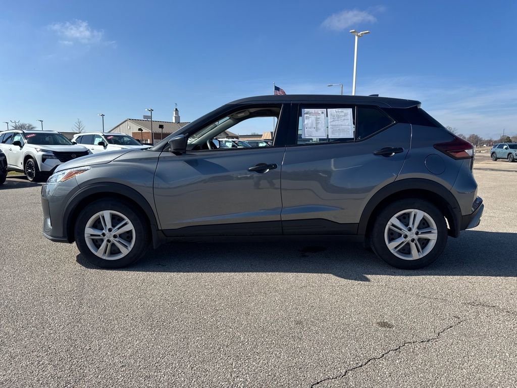 Used 2025 Nissan Kicks Play S image 3