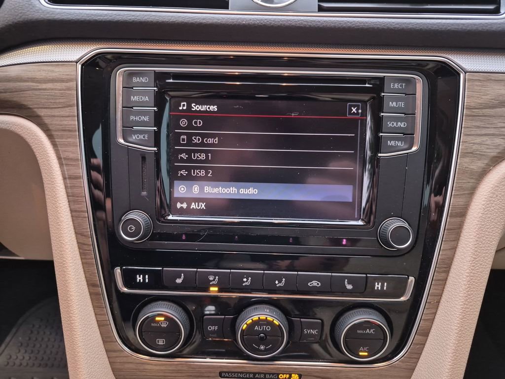 Used 2017 Volkswagen Passat 1.8T SE FWD image 26