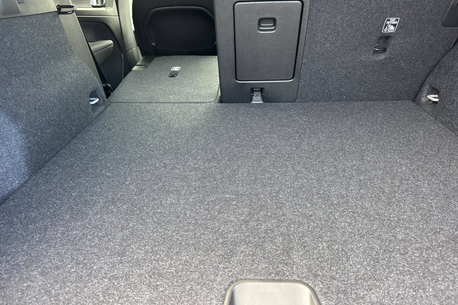 New 2026 Volvo XC40 B4 Core w/ Protection Package Premier FWD image 17