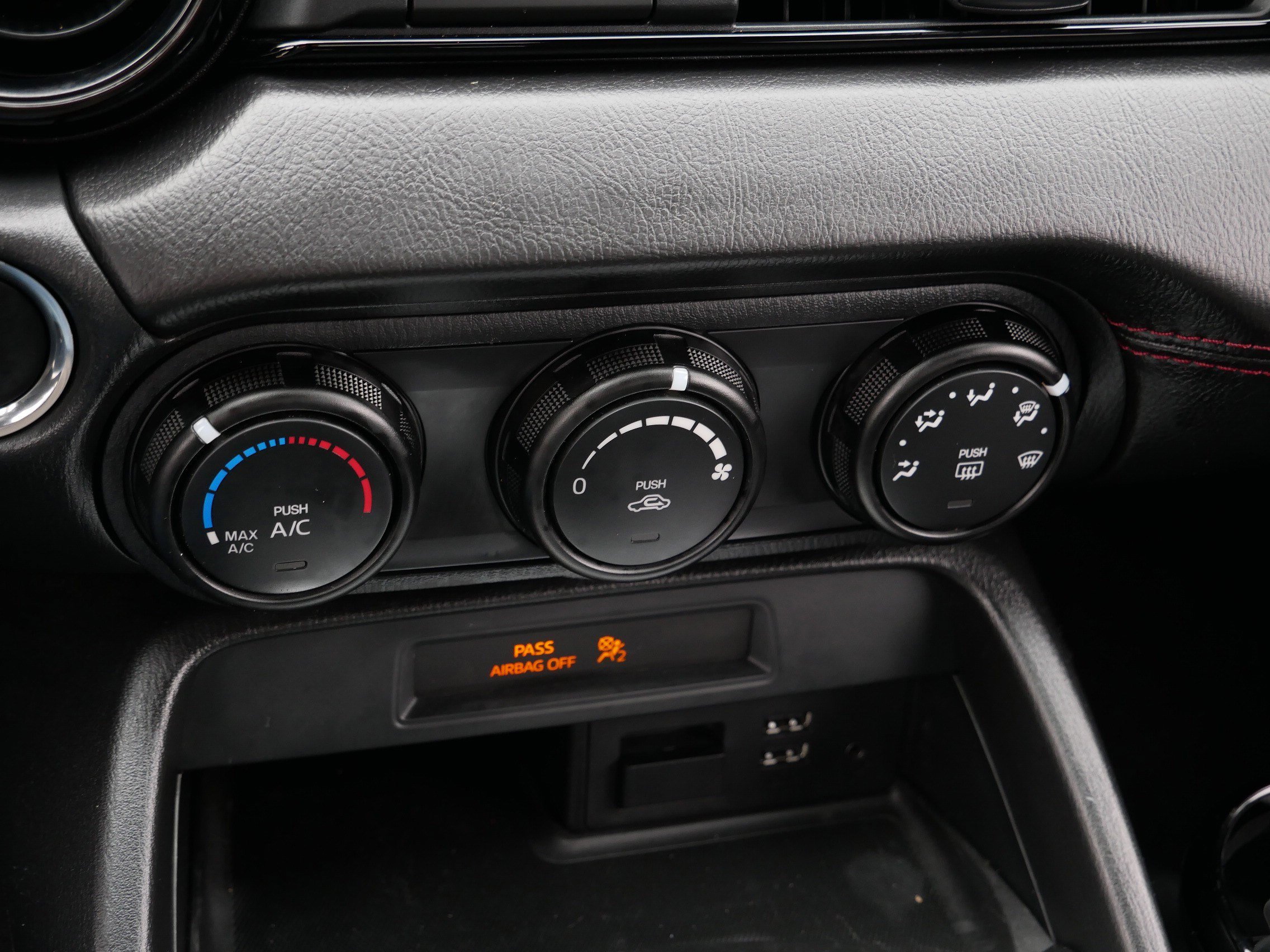 Used 2016 MAZDA MX-5 Miata Club image 23