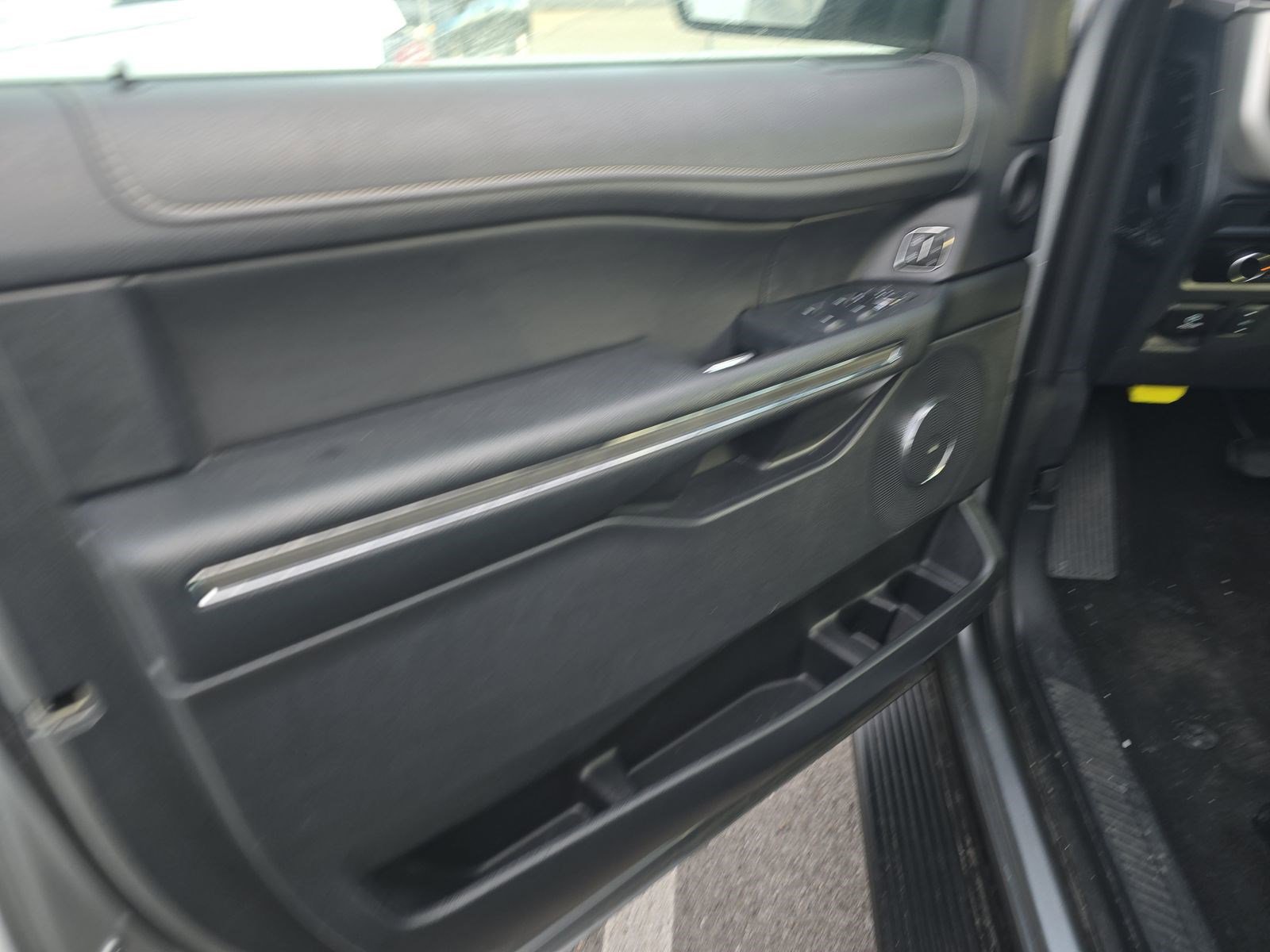 Used 2024 Ford Expedition Max XLT image 15