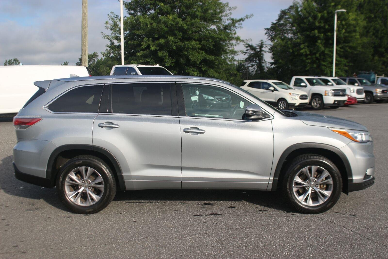 Used 2015 Toyota Highlander XLE FWD image 7