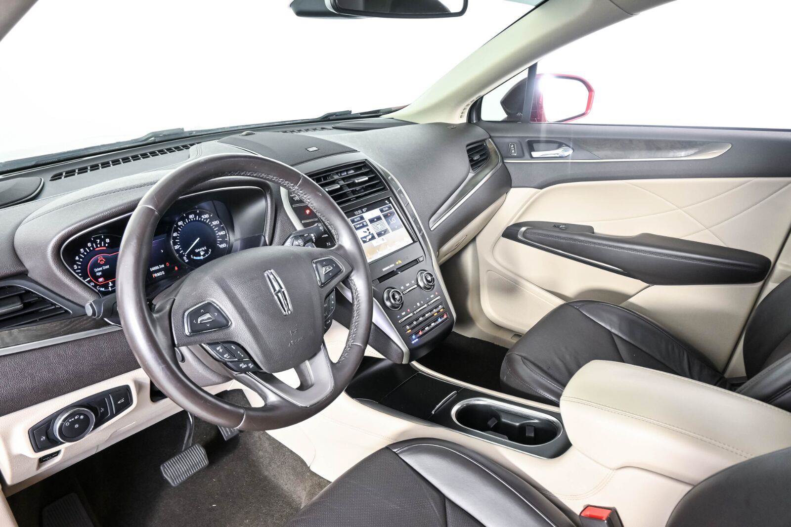Used 2019 Lincoln MKC Reserve w/ MKC Technology Package FWD image 4