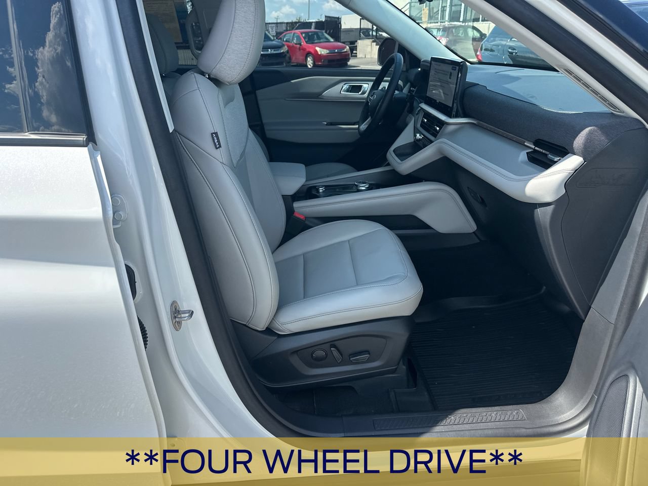 Used 2025 Ford Explorer Active w/ Active Comfort Package AWD/4WD image 15