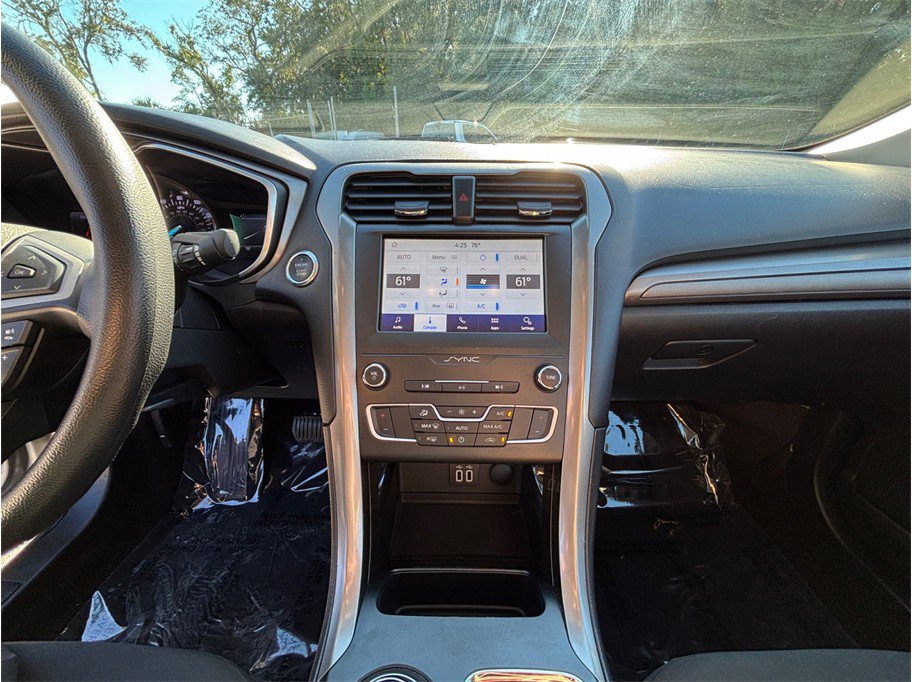 Used 2019 Ford Fusion SE FWD image 11