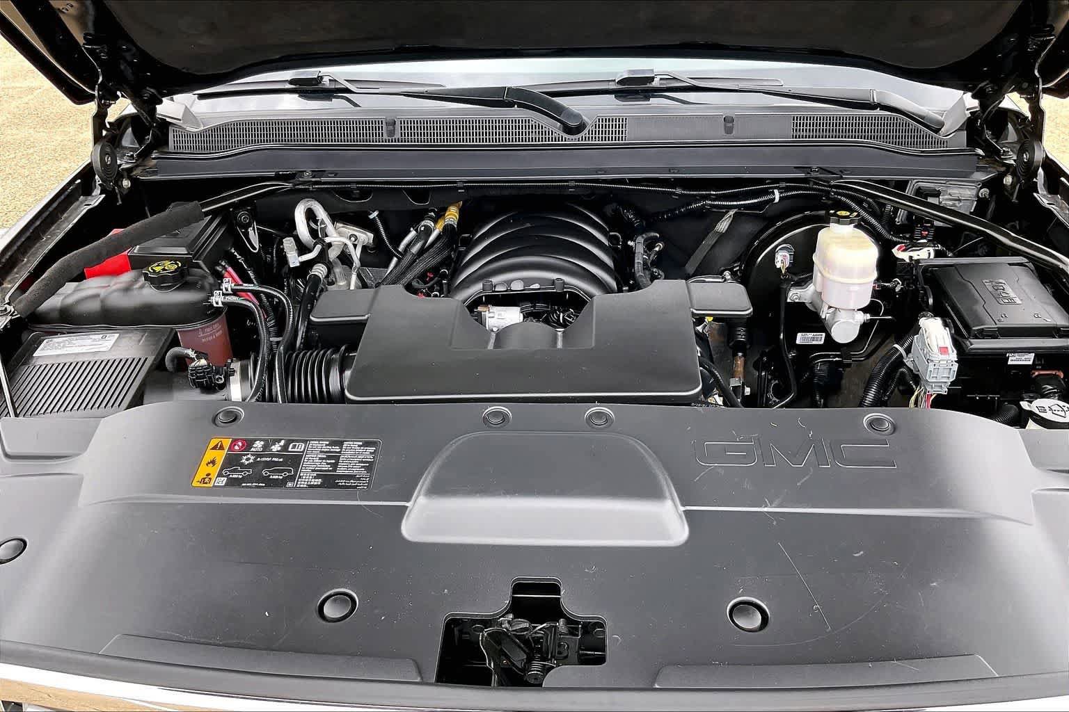 Used 2020 GMC Yukon Denali w/ Denali Premium Package RWD image 9