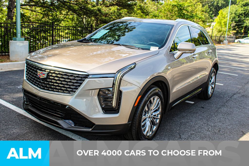 Used 2025 Cadillac XT4 Premium Luxury FWD image 2