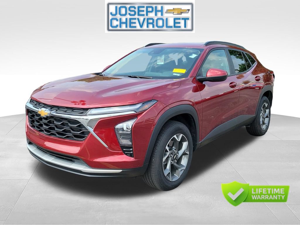 Used 2025 Chevrolet Trax LT w/ Driver Confidence Package FWD image 2