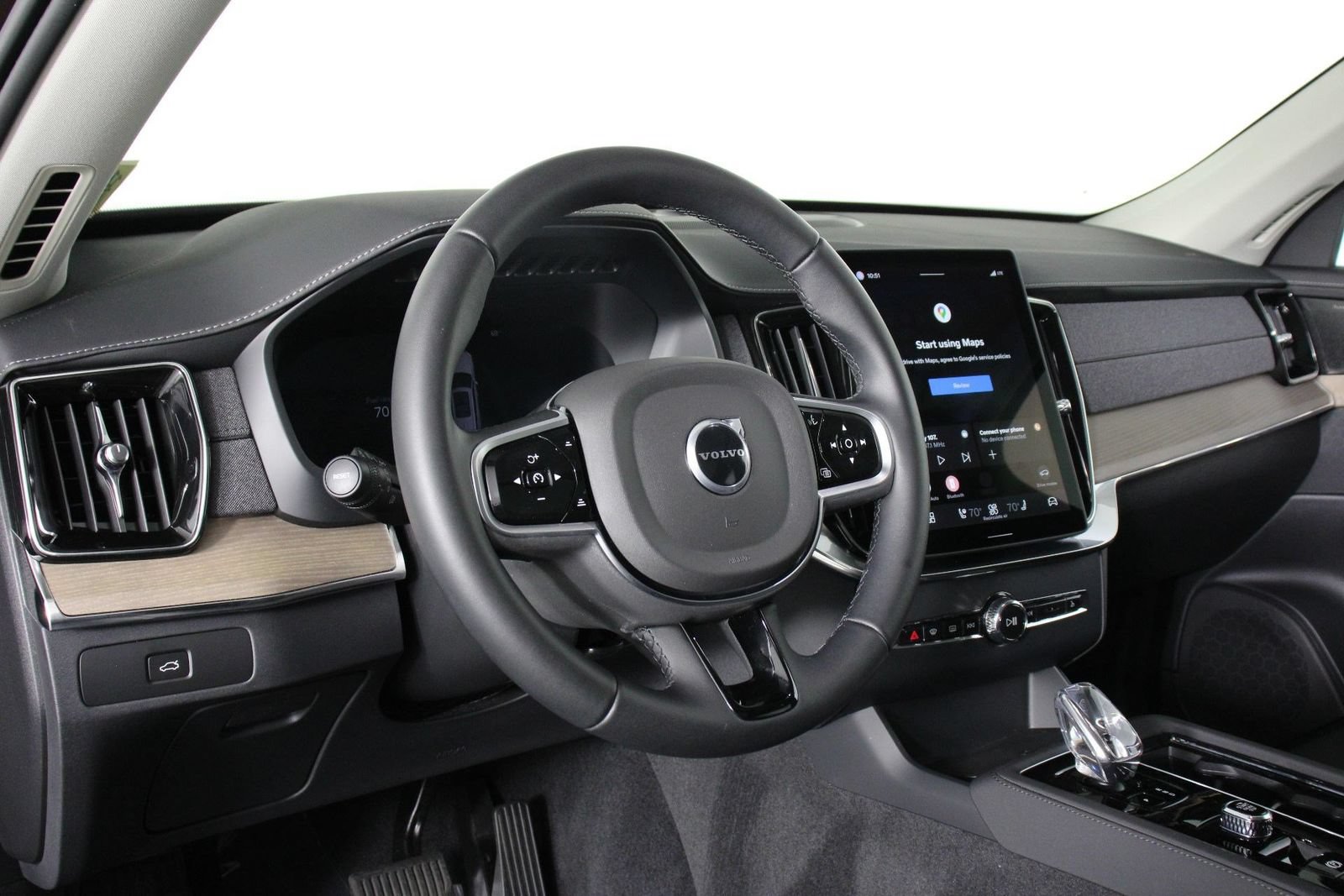 Certified 2026 Volvo XC90 B5 Plus w/ Protection Package AWD/4WD image 14