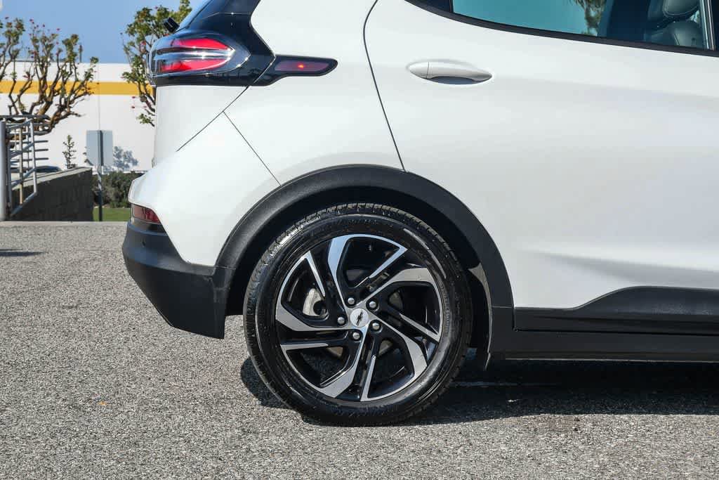 Used 2023 Chevrolet Bolt LT w/ Infotainment Package FWD image 10